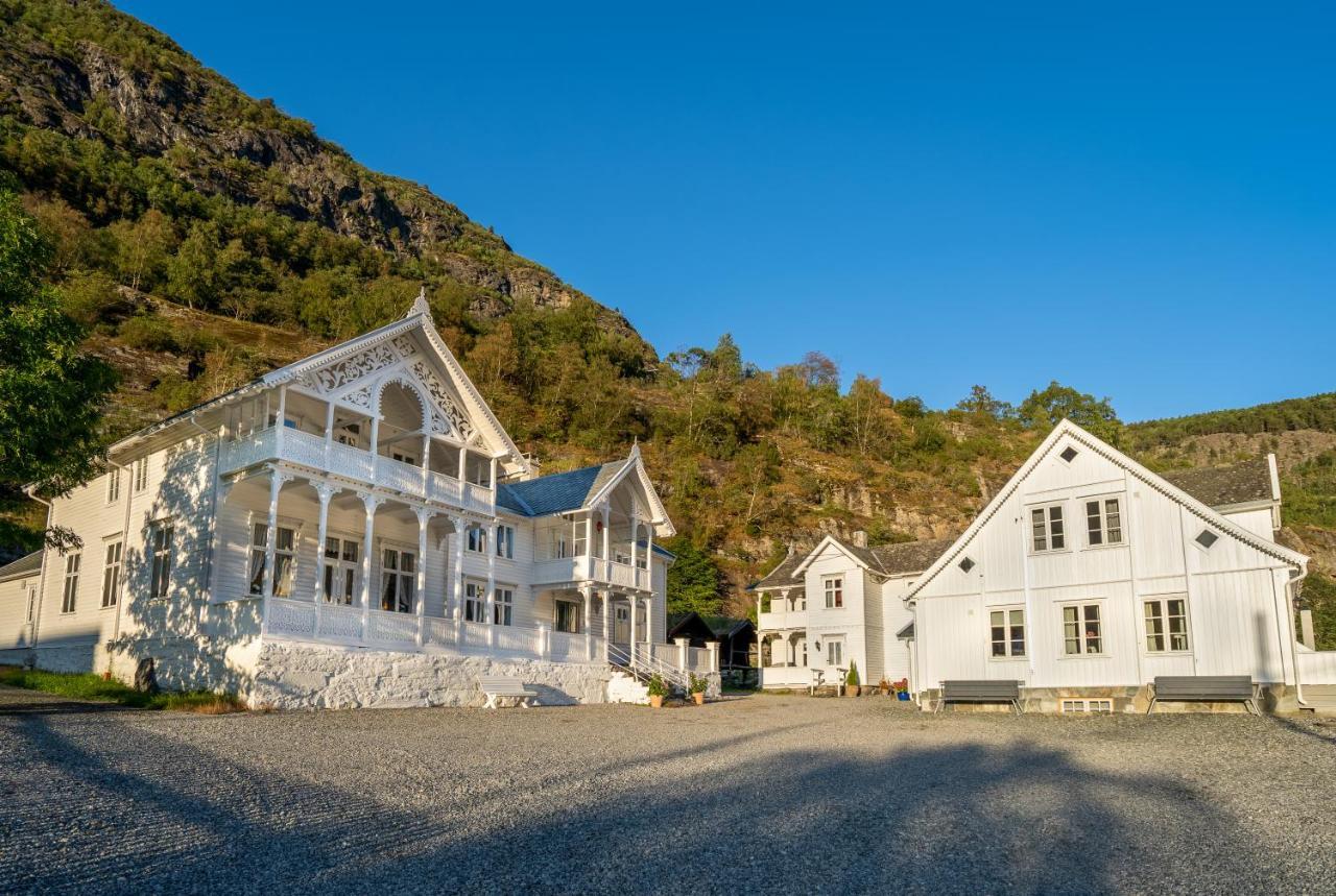 Husum Hotel Borgund Exterior photo