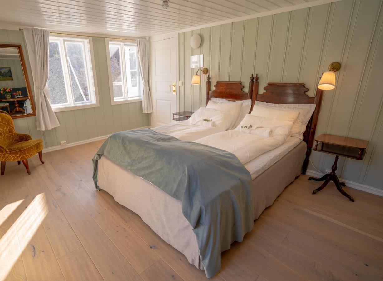 Husum Hotel Borgund Exterior photo