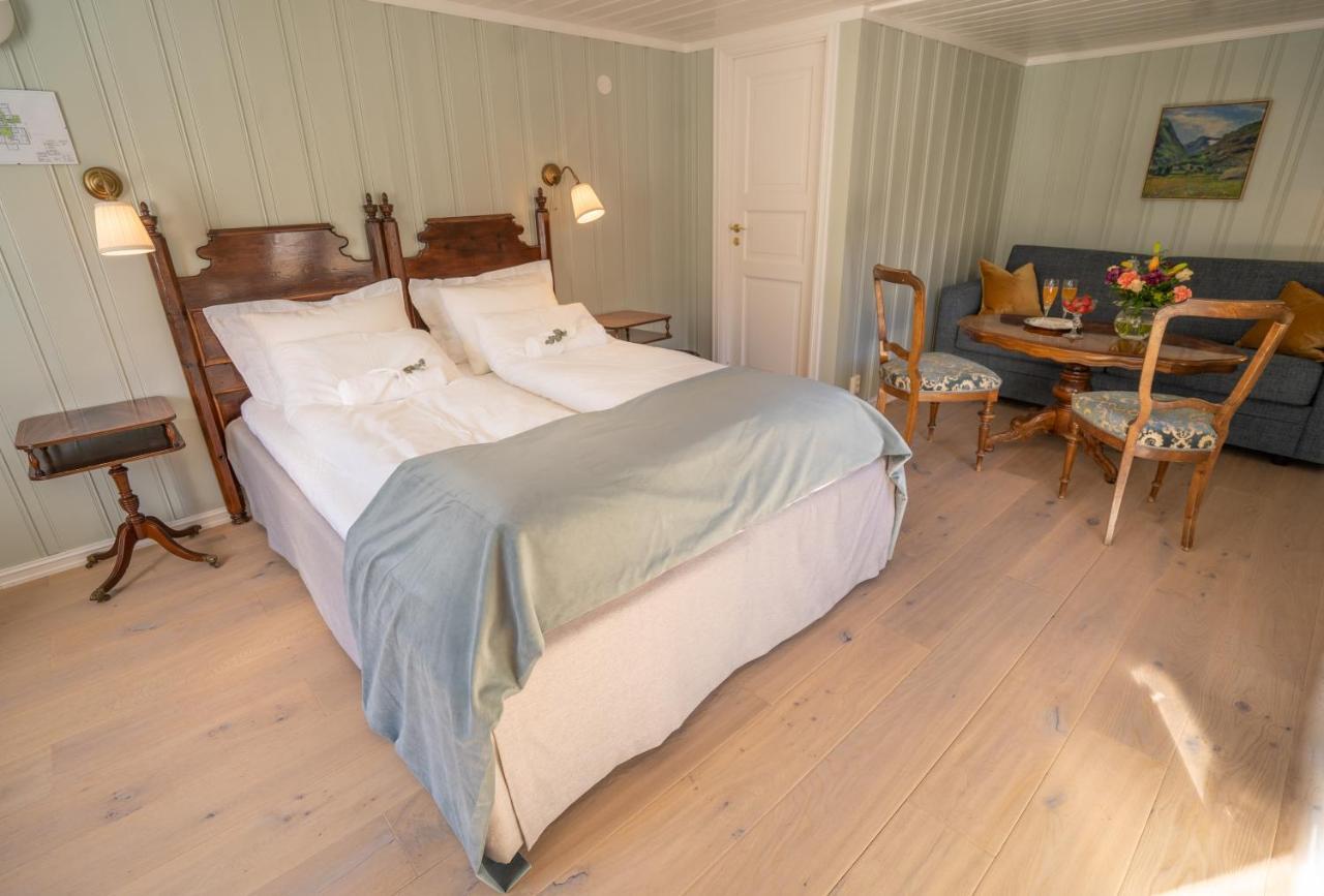 Husum Hotel Borgund Exterior photo